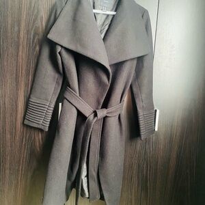 Elegant Women's Coat in Black